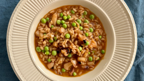 Arroz con sepia y guisantes