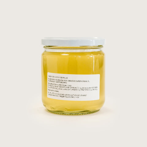 Caldo de huesos de pollo