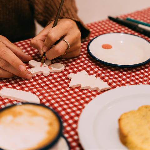 Taller de cerámica para niños: pinta tus adornos navideños