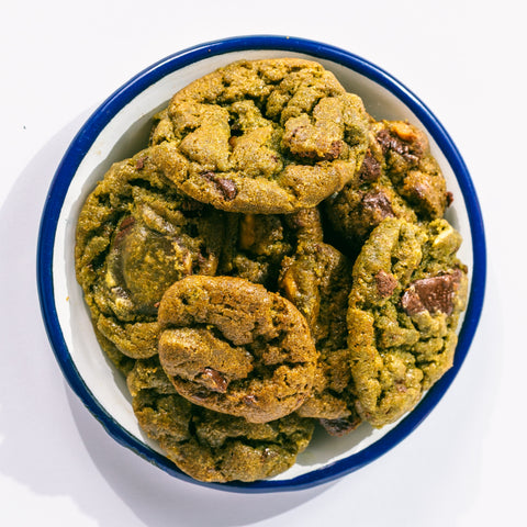 Mini cookies de matcha y chocolate