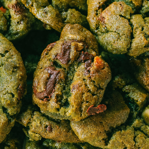 Mini cookies de matcha y chocolate