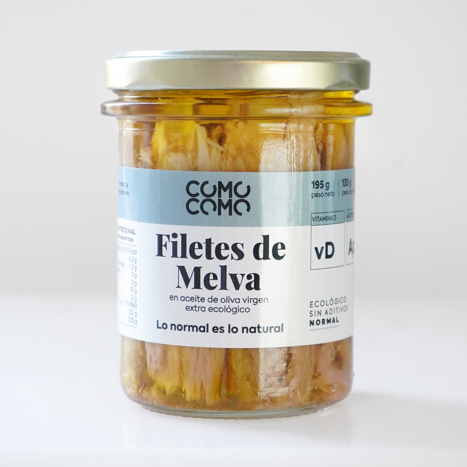 Tarro de cristal con filetes de melva en aceite de oliva