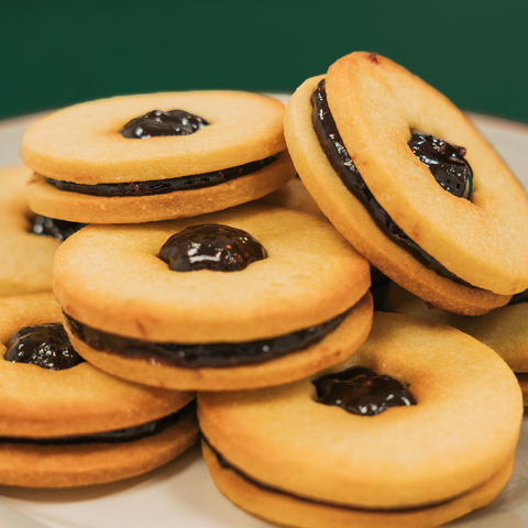 Galletas de mantequilla y mermelada