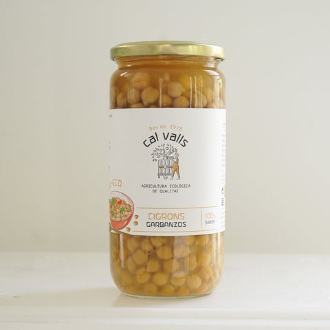 Tarro de cristal con garbanzos ecológicos cocidos en su interior de la marca cal valls