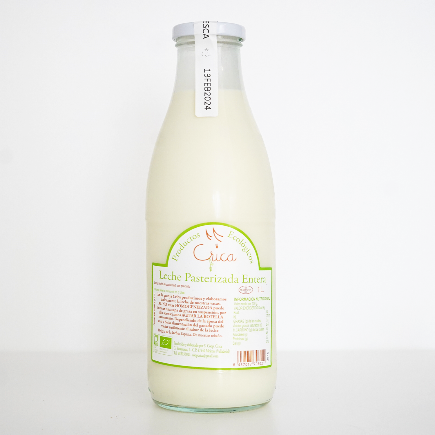 Botella de cristal de 1 litro de leche fresca entera ecológica