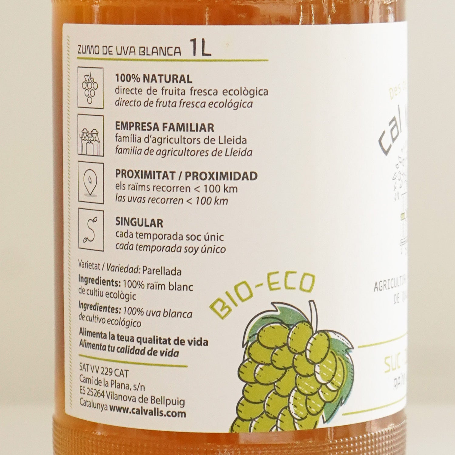 Detalle etiqueta de ingredientes zumo de uva ecológico