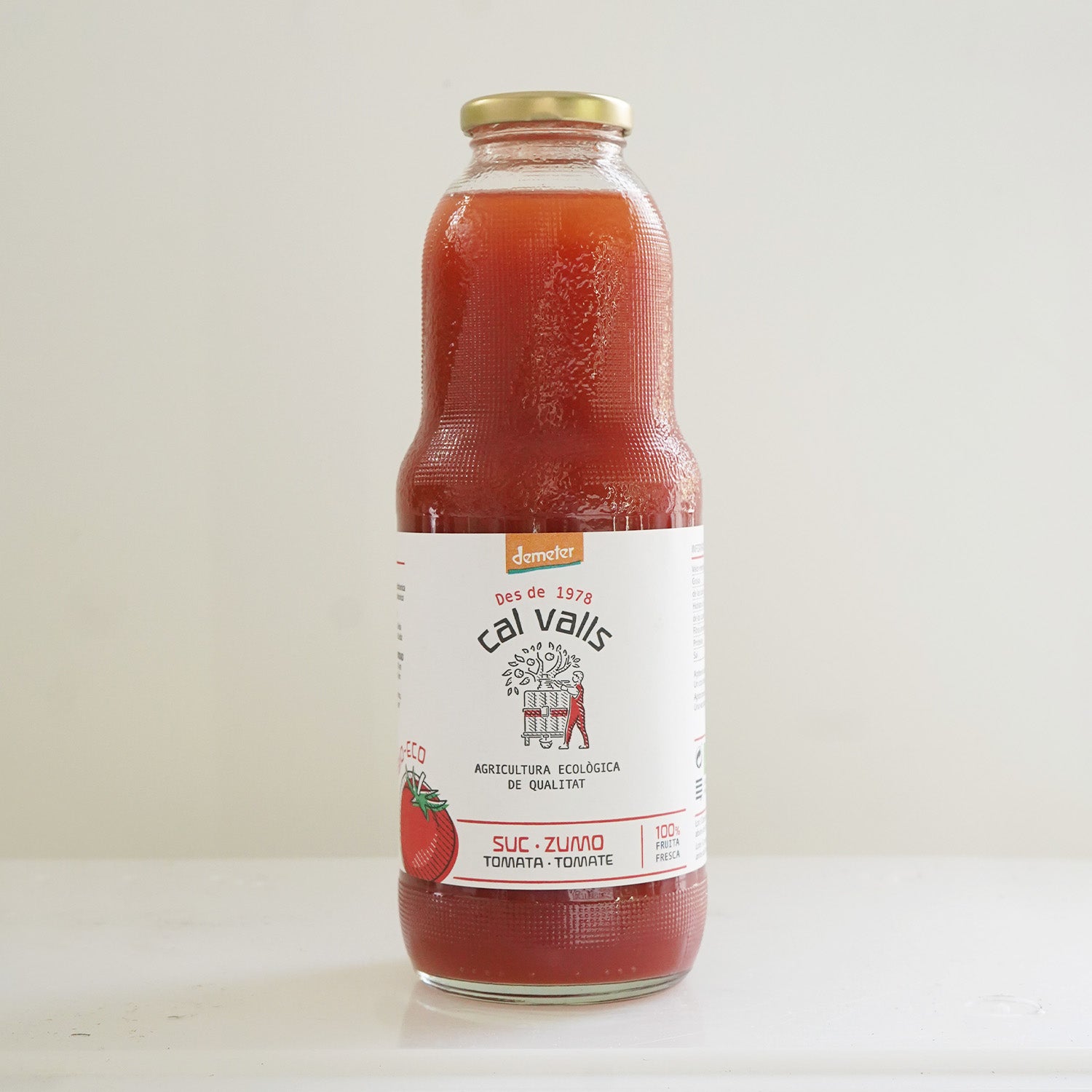 Botella de cristal de zumo de tomate ecológico de la marca cal valls